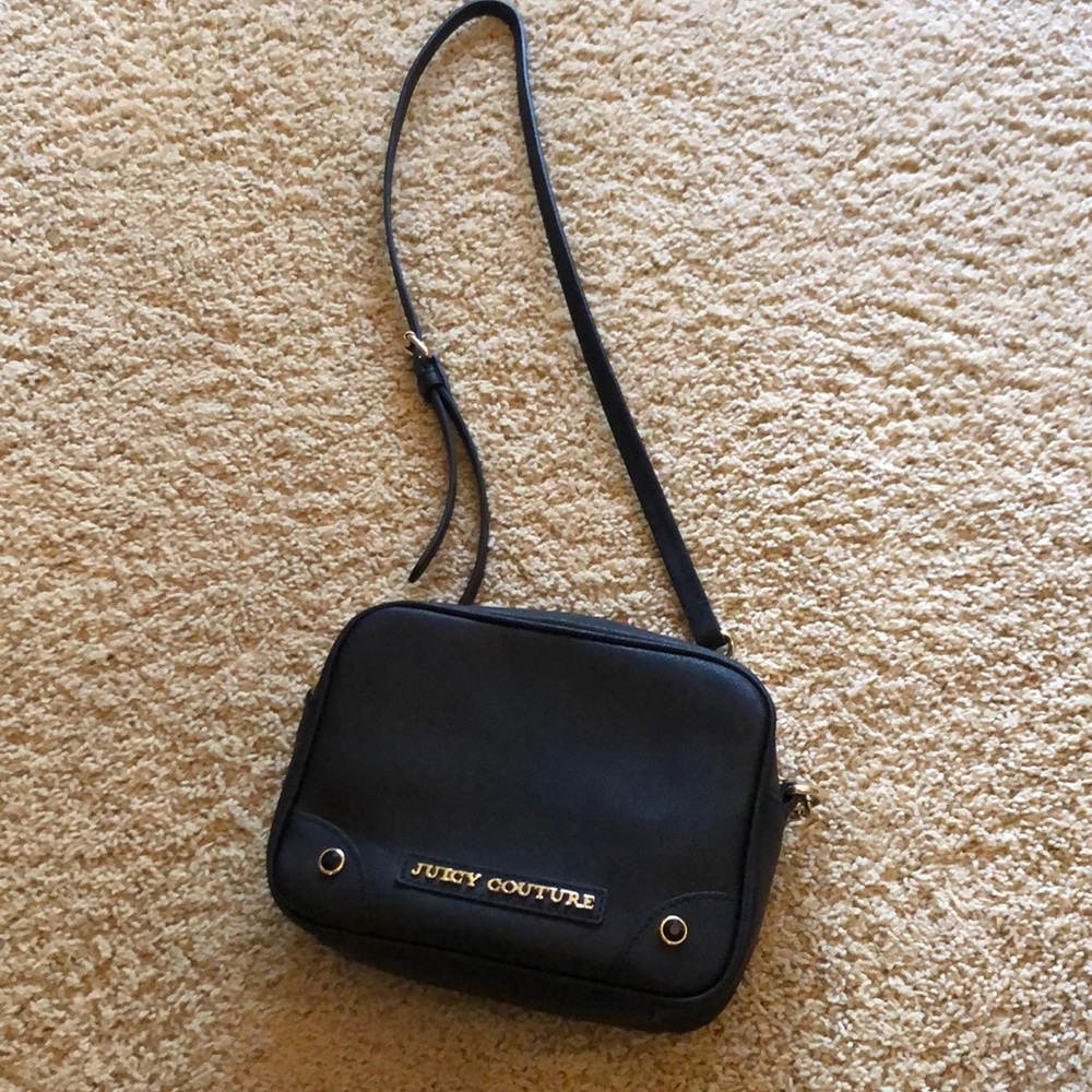 Cross body bag with pink satin interior